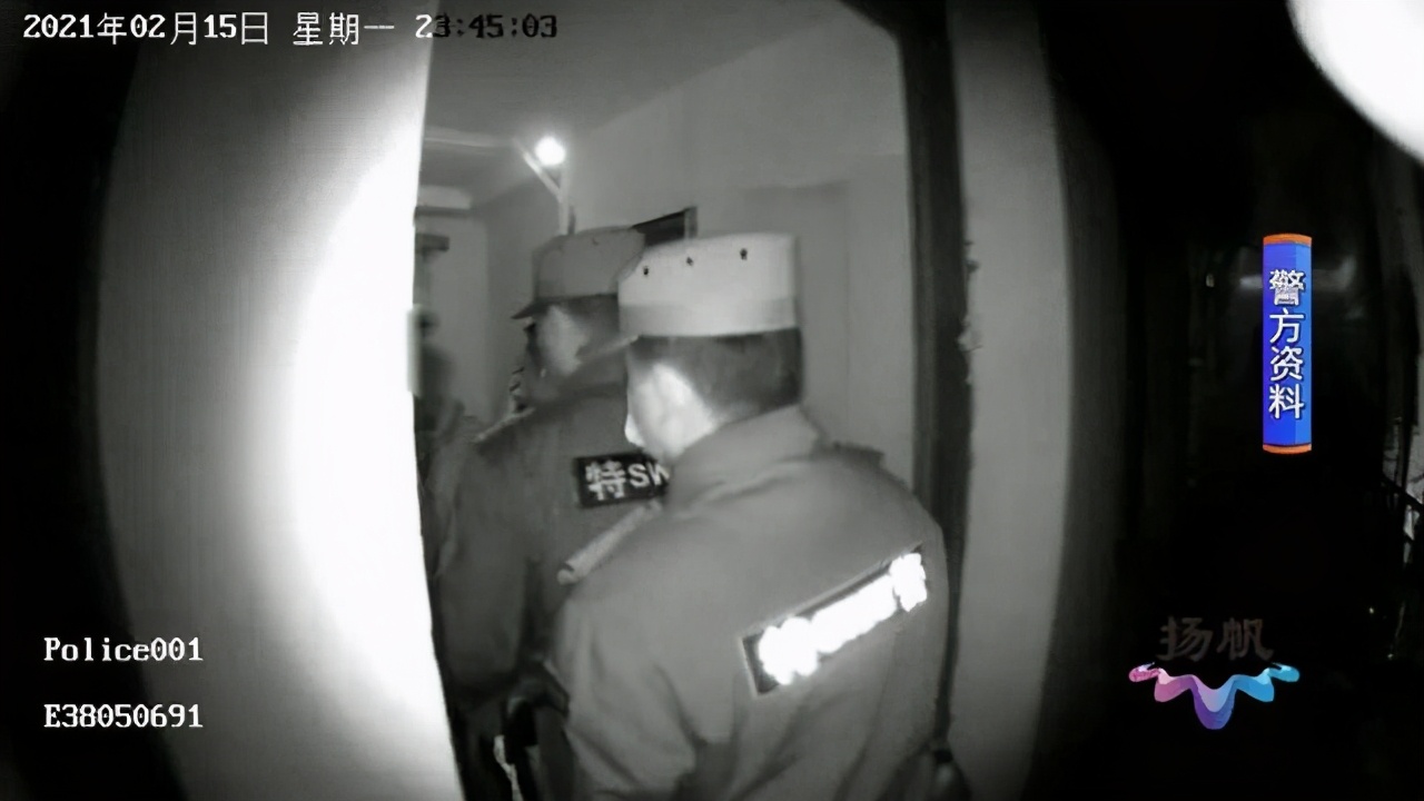 外卖小哥被警察拘捕,江苏一外卖小哥猥亵女客户