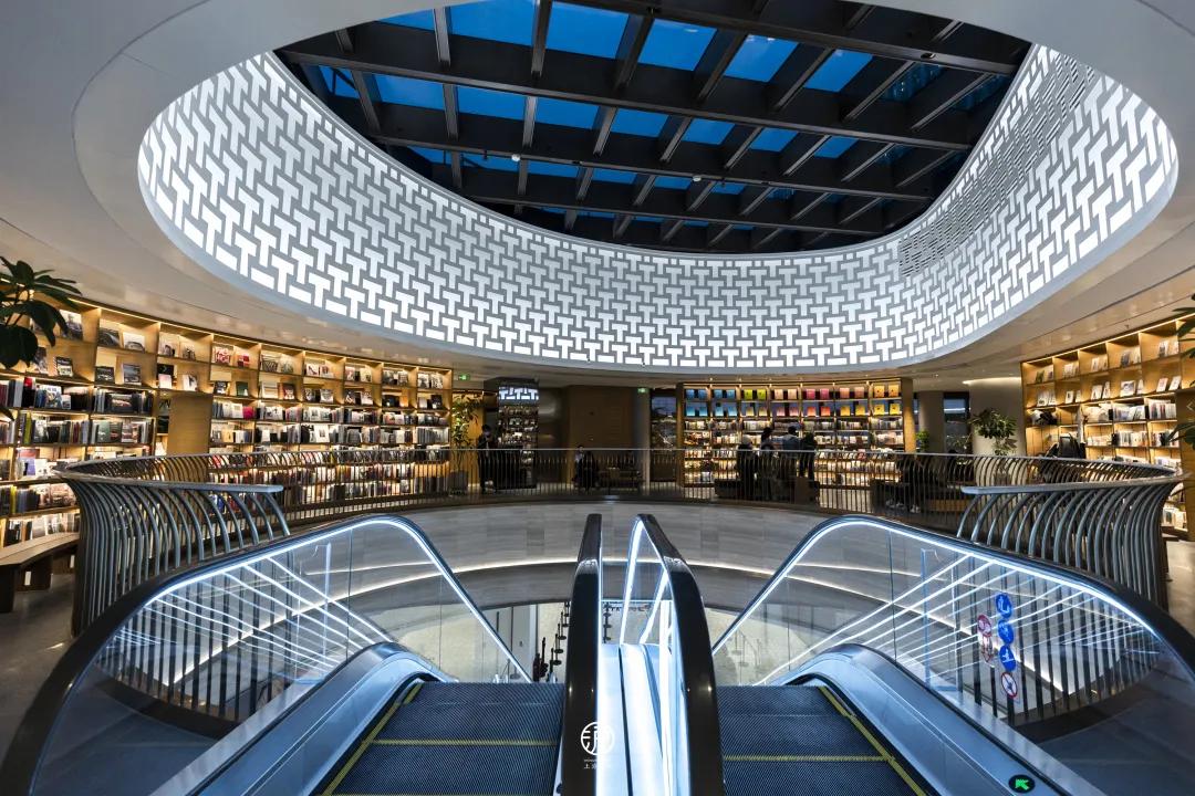 christiandiorcouture前滩太古里店,dior圣诞树前滩太古里