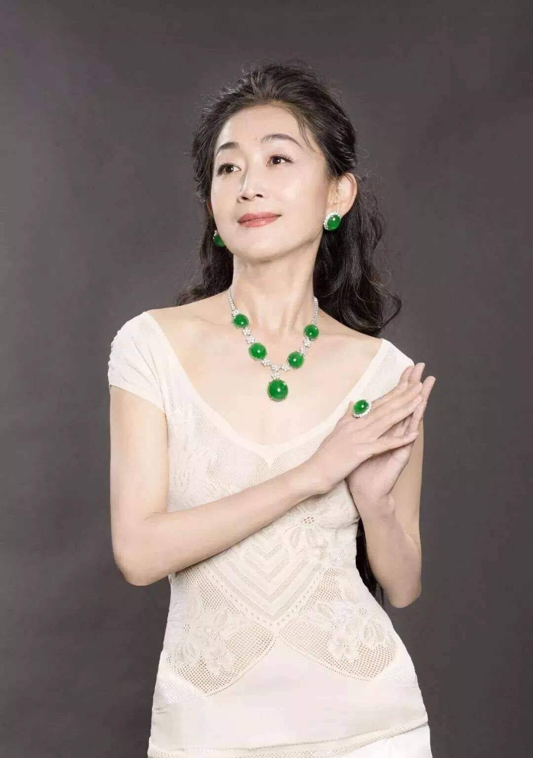 陈瑾穿白旗袍走红毯,陈瑾穿旗袍