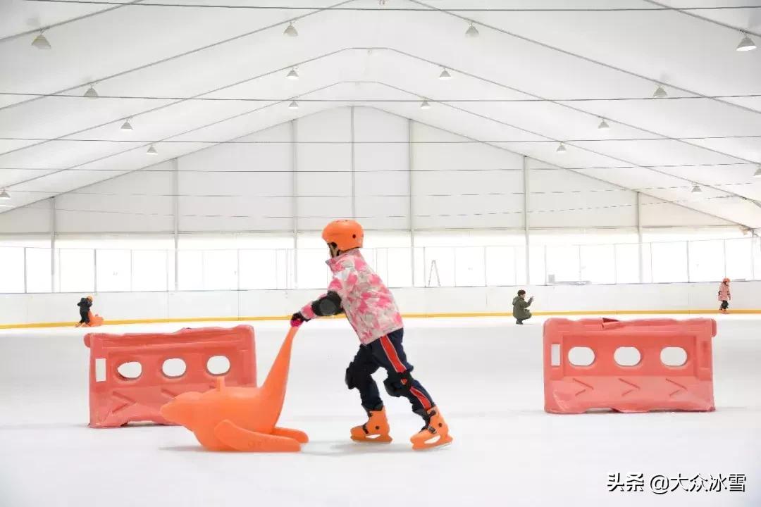 轮滑滑冰视频大全,滑轮滑和滑冰一样吗