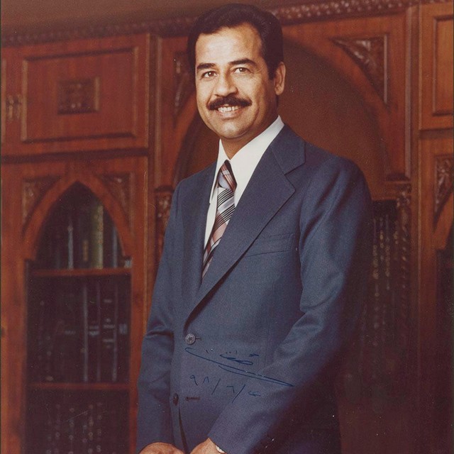 萨达姆公开处决时间,萨达姆在开战前3小时开会视频