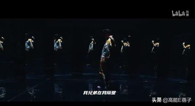 他来了，带着让rapper低头的节目来了