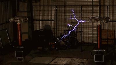 特斯拉线圈电路图原理及公式,特斯拉线圈形成闪电的原理