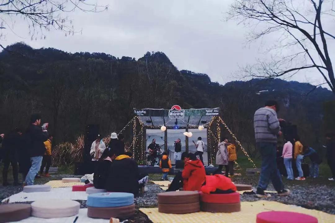 齐云山沉浸式复古游圈粉游客,五一旅游齐云山