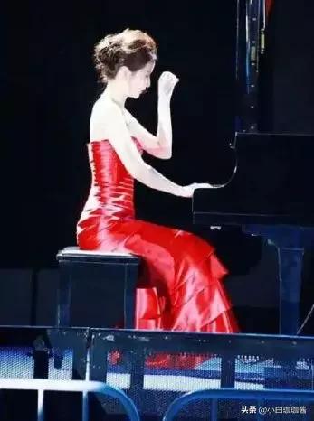 她脸越来越僵，又演第三者的角色了