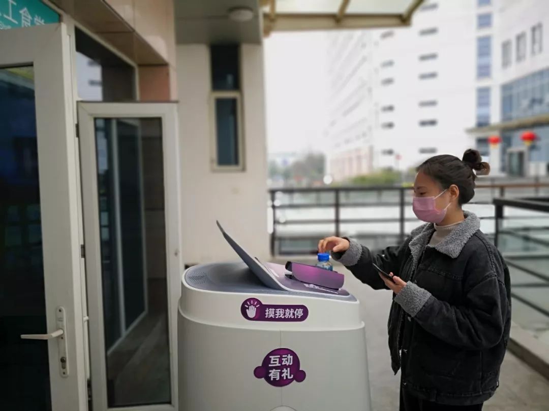 人工智能抢先布局机器人成香饽饽,人工智能机器人快速发展