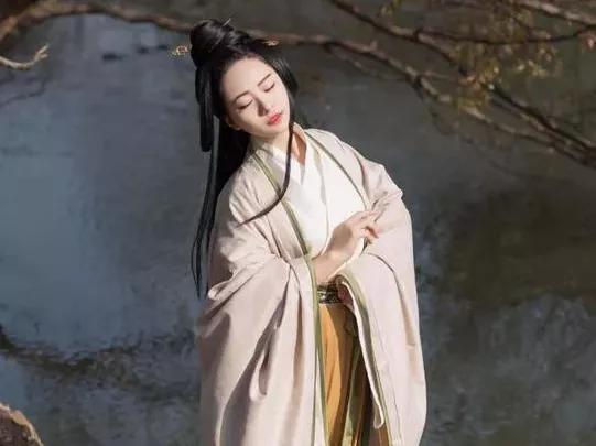 一年四季都适合穿什么样的汉服,春夏秋冬各适合穿什么样的汉服