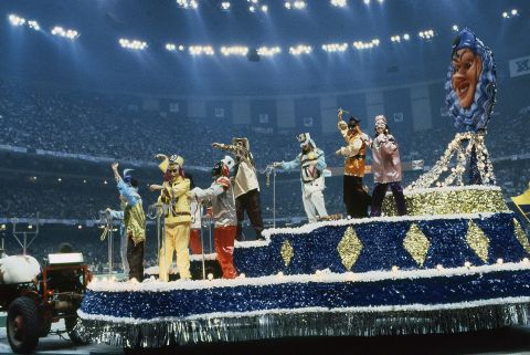 蕾哈娜超级碗中场秀,超级碗中场秀怎么火起来的