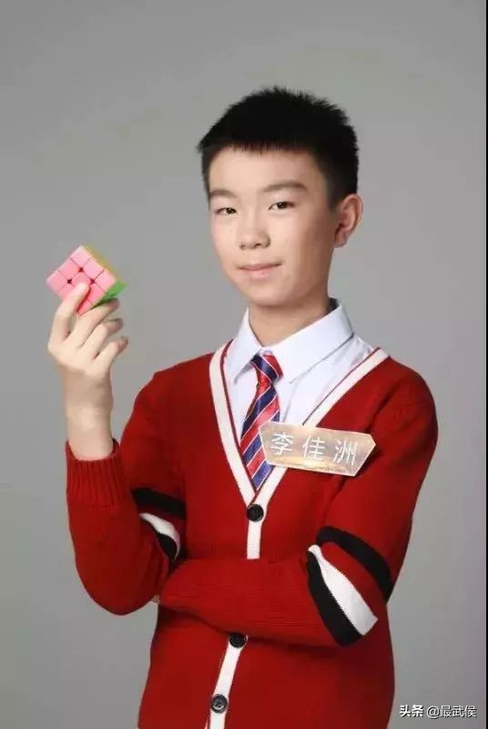 0.89秒复原魔方！12岁武侯娃亮相央视，挑战魔方速拧职业高手