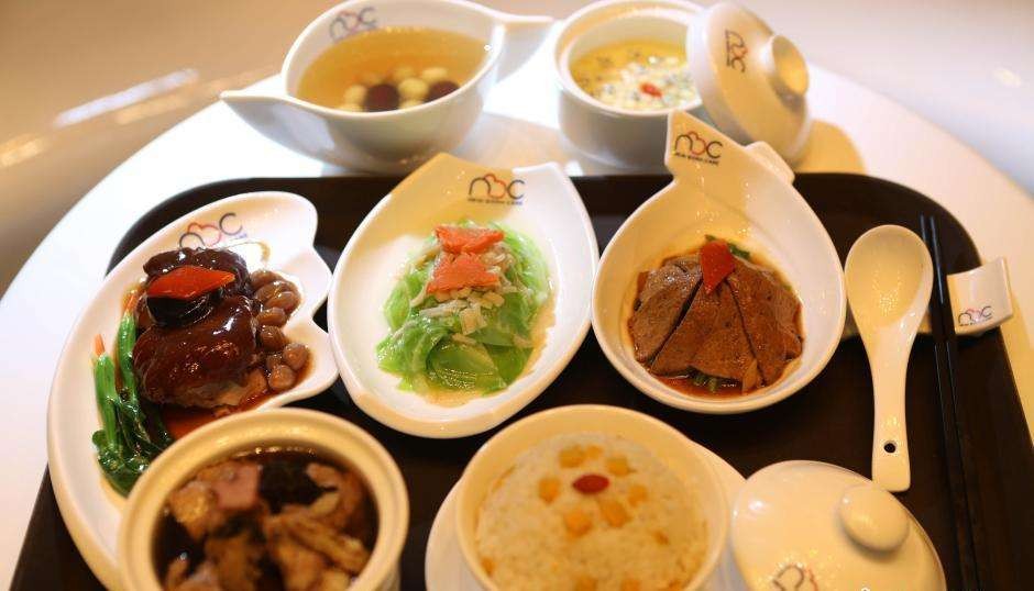 坐月子时期产妇饮食要注意哪些,产妇坐月子饮食上要注意什么