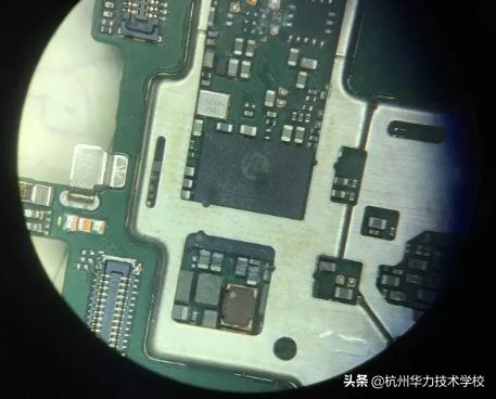 华为nova3i进水自动重启,华为nova3i进水不开机维修