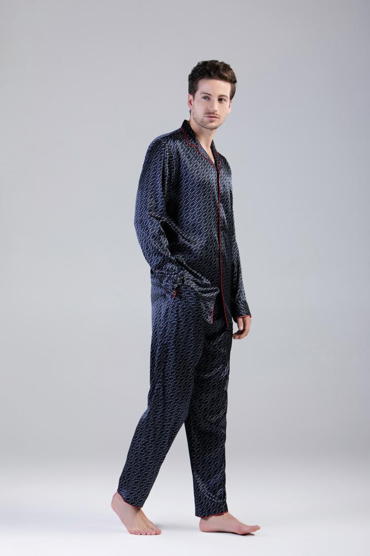 一位英国女人爱上东方文化，让穿丝绸睡衣，比晚礼服还高级