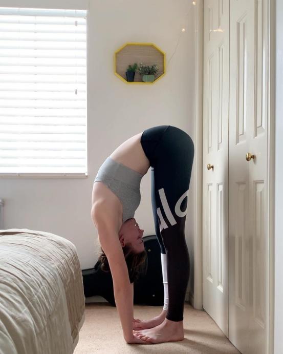 健身自律马甲线,健身达人在家也能轻松练出马甲线