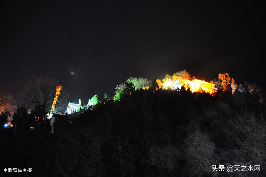 甘肃天水数万民众“上九朝观”祈福纳祥争烧头柱香！（组图）