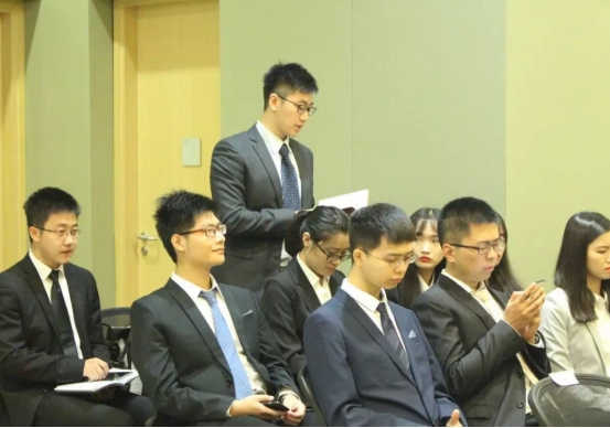 分数低女生选什么专业就业前景好,女生报考志愿冷门专业