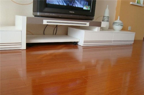 二百元左右木地板好吗,便宜合成木地板多少钱一平米