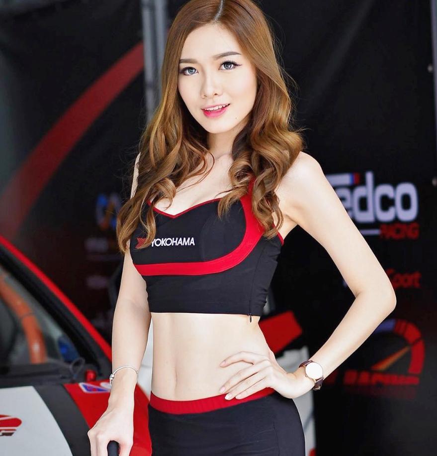 马来西亚惊艳车模,国际车模时尚潮流穿搭