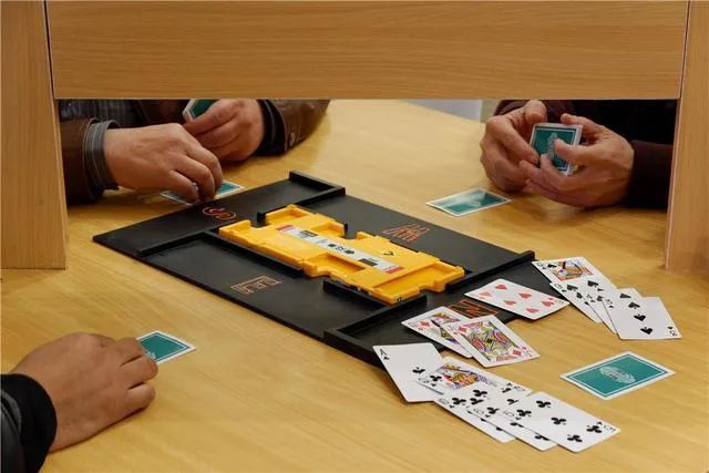 麻雀扑克玩法,麻雀纸牌玩法老式