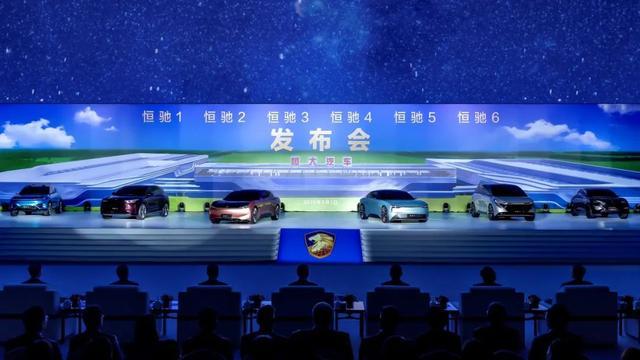 负债1.9万亿，每天利息2.4亿，许家印离“接班”贾跃亭还有多远