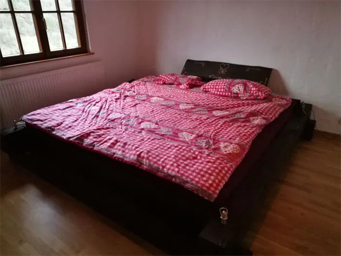 疫情期间住古堡，国外普通女大学生迅速成百万网红，获千万点赞