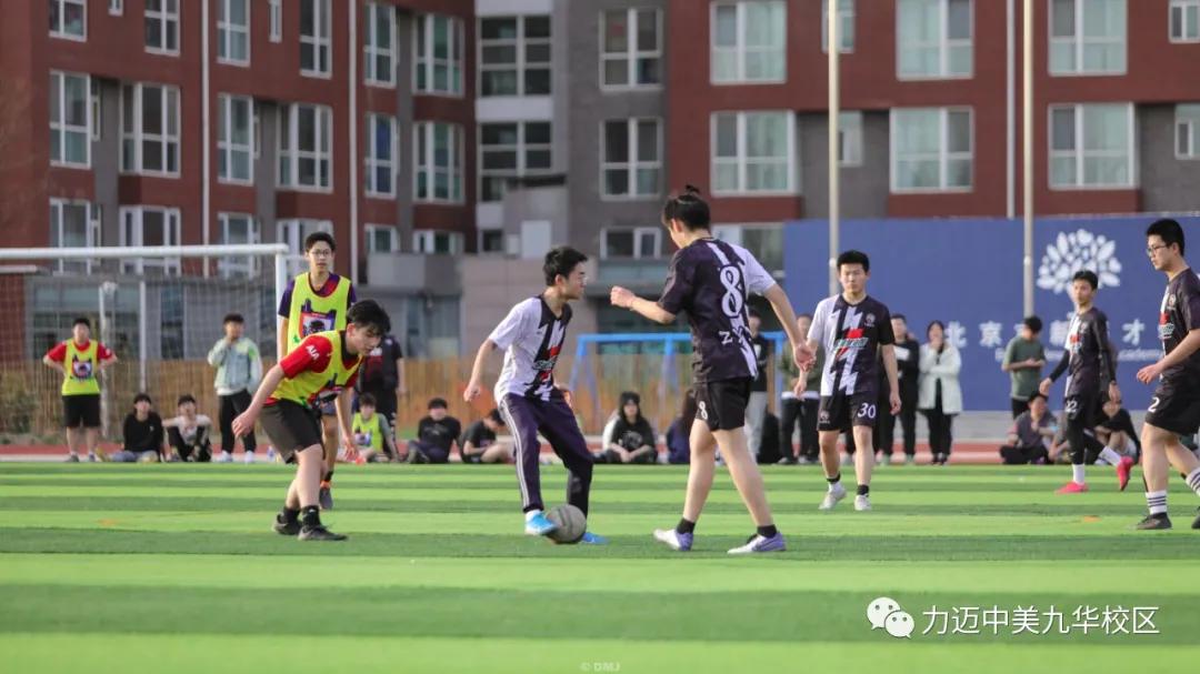 绿茵梦想骄阳下的热血足球赛上演,青春飞扬豪情篮球赛