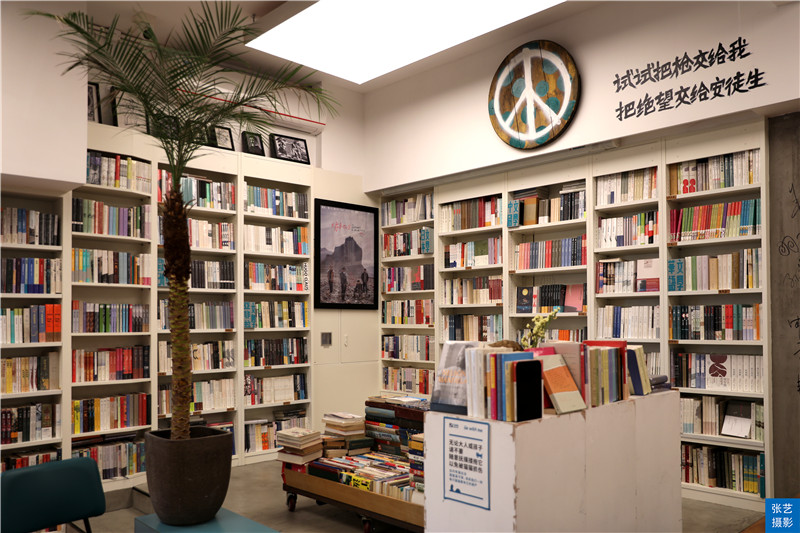 广州荔湾湖公园藏着一个可以睡觉的书店，这家书店再造一个乌托邦