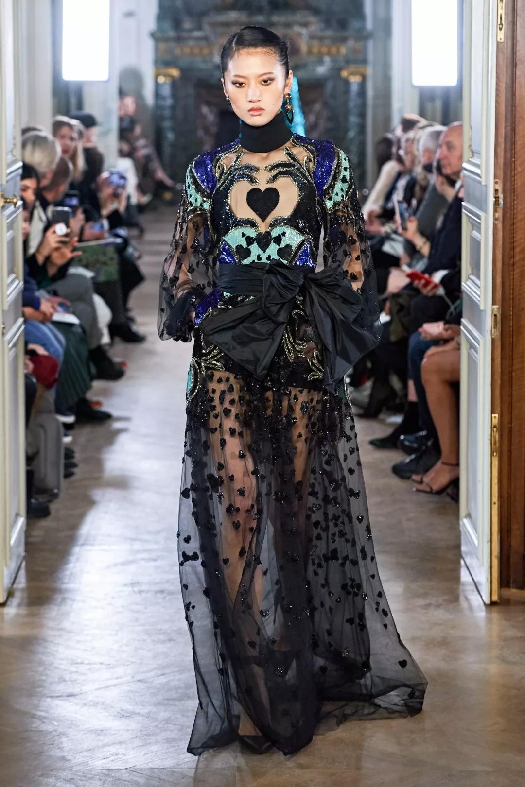 为Burberry拍摄广告，暴走四大时装周，冉冉升起的超模-华依澜