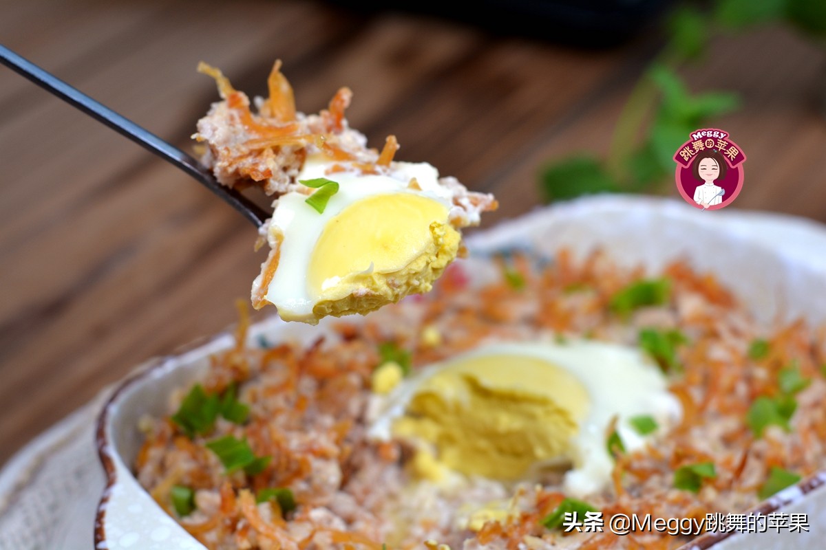 1碗肉馅1个蛋，顺手蒸个鸟巢太阳蛋，香嫩多汁，老公说有老家味儿