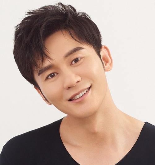 李晨捡到一颗心形石,李晨送心形石头是什么梗