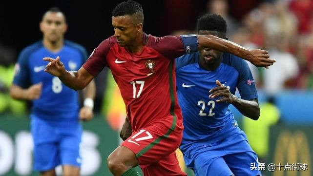 c罗卡洛斯的大腿,c罗的蝙蝠背怎么练的