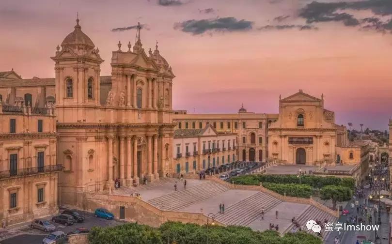 从法律系学生到宇宙时尚博主，Chiara做了些什么？