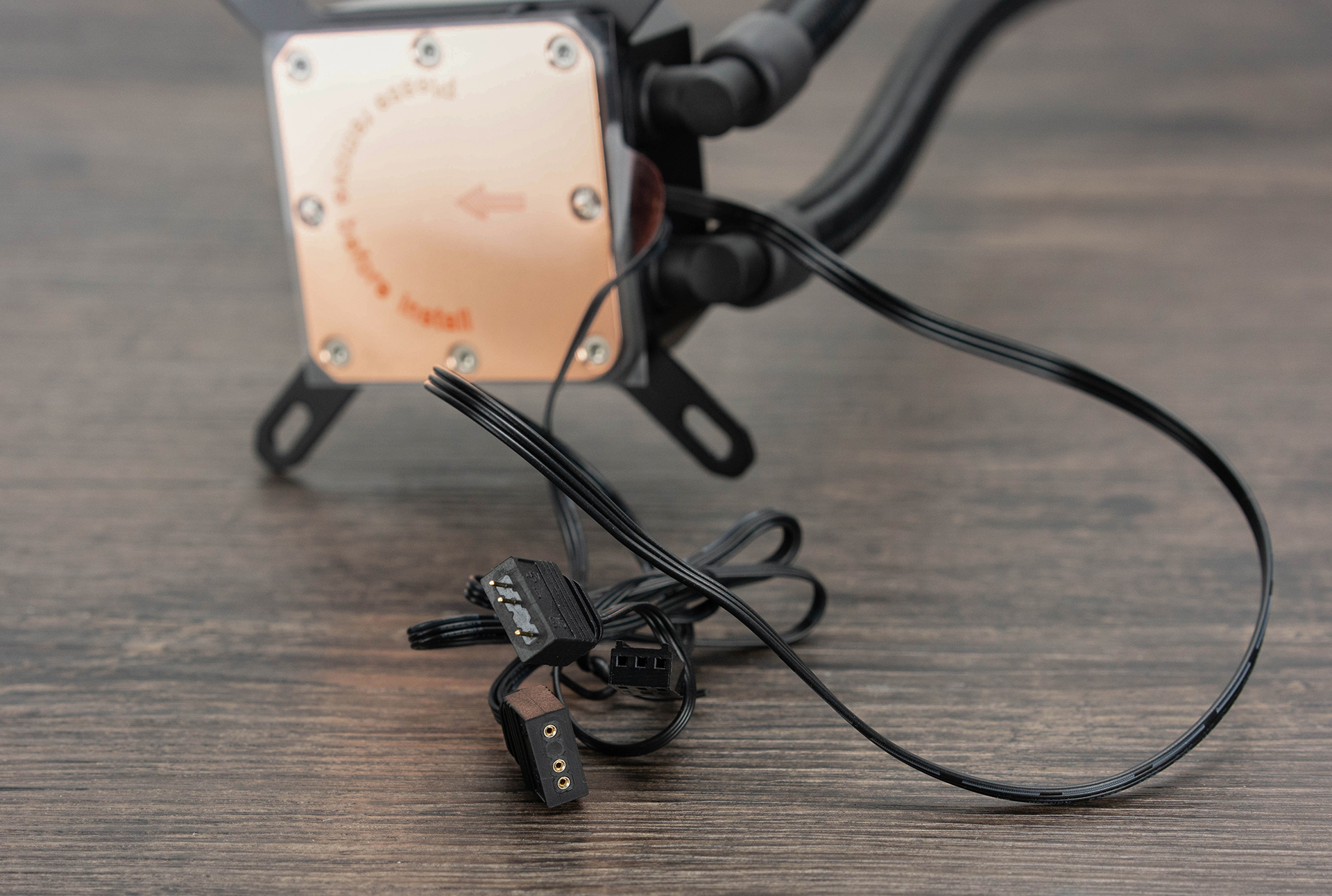 入手十二核旗舰就能爽了？你还缺一个强悍的360水冷