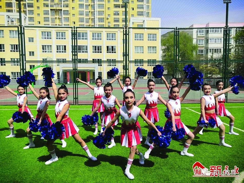 书写校园小学,写校园的一处美景三年级下册300字