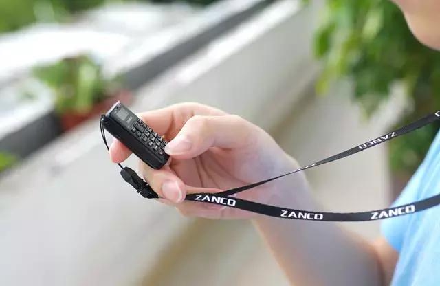 带有通话变声功能的手机,最小最薄的手机只能打电话