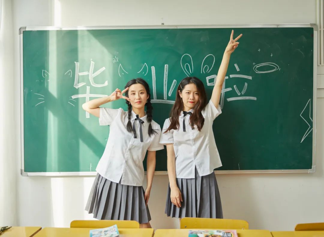 毕业照自己拍全身合成,毕业照自己拍怎么拍