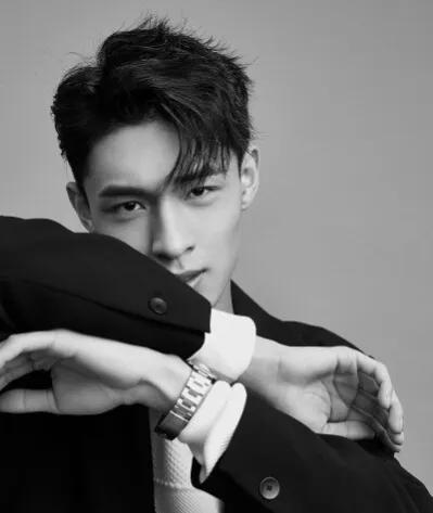 师兄团宠秦霄贤,师父有多宠小徒弟秦霄贤