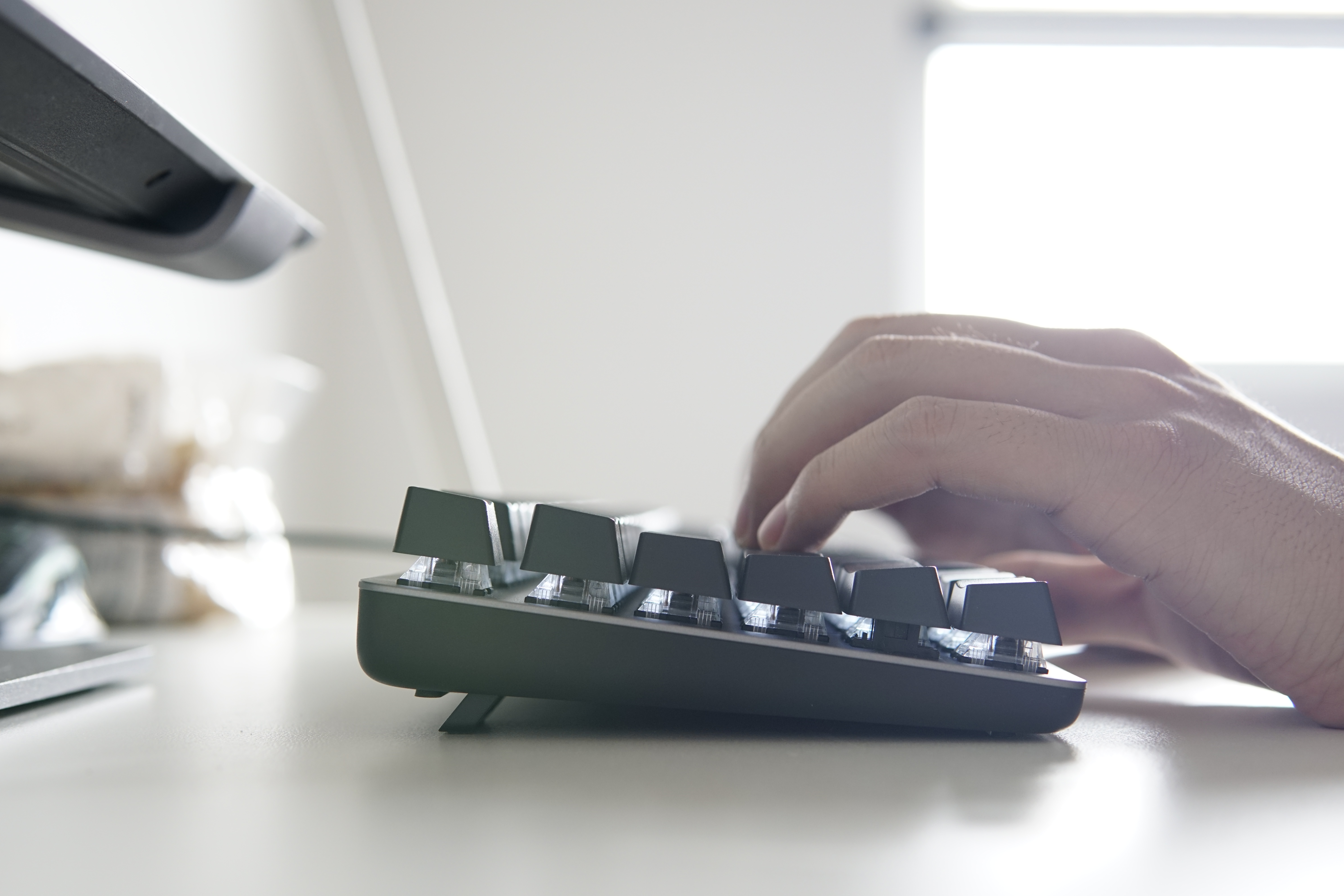 罗技k845键盘适合打游戏么,罗技k845键盘测评打游戏