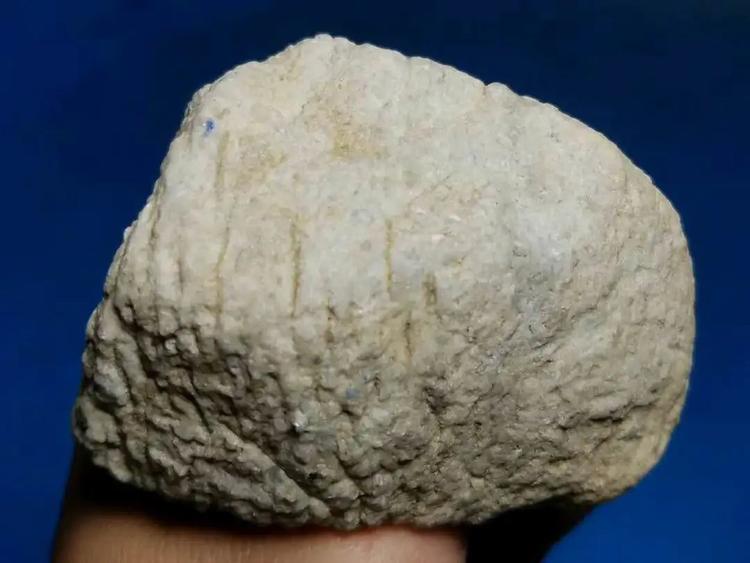 莫西沙蛋面,莫西沙原石开窗蓝底