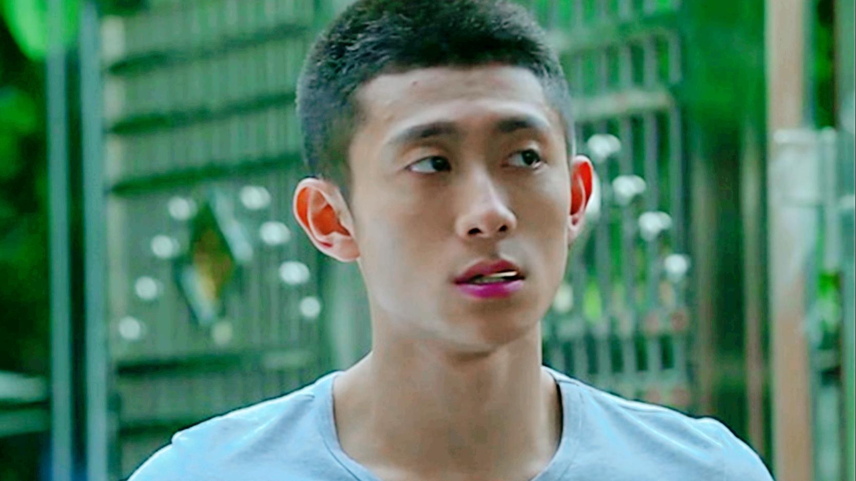 张一山开车完整视频,张一山开跑车视频