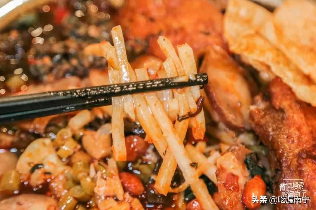 建政路柳州螺蛳粉,半夜两点还开的柳州螺蛳粉