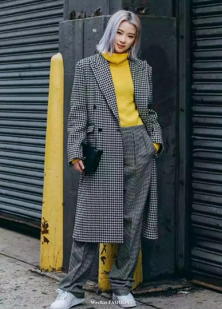 黑白格纹大衣怎么搭配好看,戴帽子黑白格纹大衣怎么搭配好看