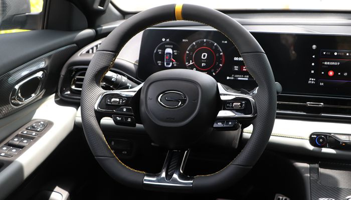 传祺影豹运动版深度测评,传祺影豹j15和j16有什么区别