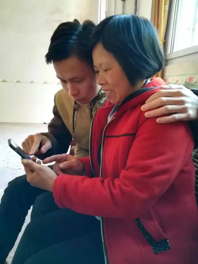 互联网攻陷中老年人群：奶奶抢红包，外婆学美图