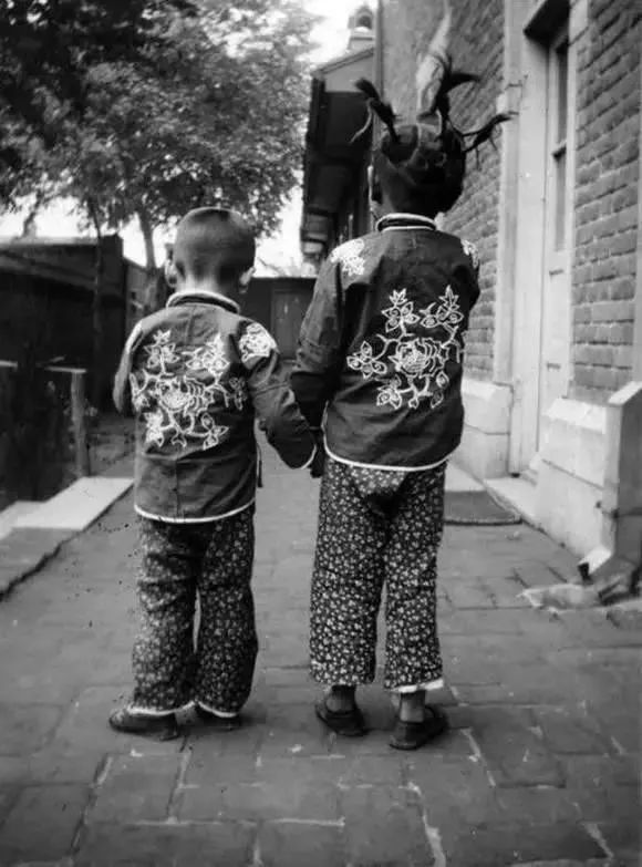 九张折射过年气氛的照片,百张罕见的过年老照片这才是年味