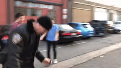 遭遇百般霸凌后，机器人竟将枪口对准人类