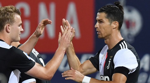 2-0大爆发！35分钟C罗彻底傻了眼！梅罗边缘人惊现“世界波”破门