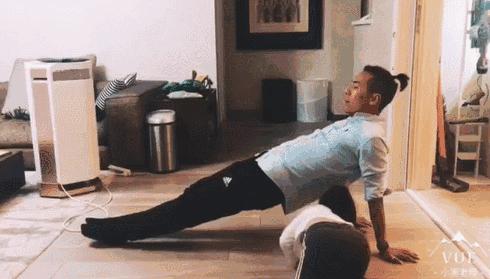 适合在家里玩的小游戏5岁到15岁,适合十个人玩的室内小游戏