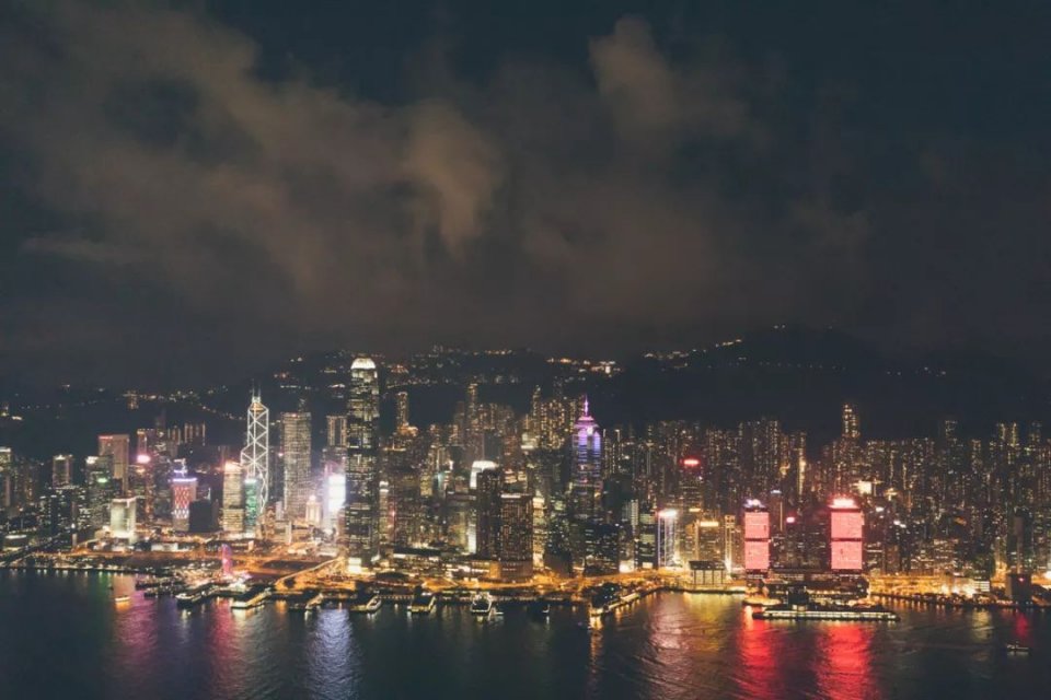 漫步香港街头感受港岛风景,逛整个香港要多长时间