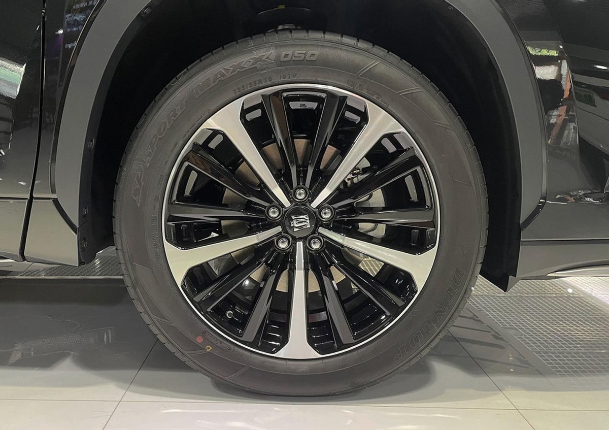 试驾丰田皇冠陆放对比汉兰达,丰田皇冠陆放和新款汉兰达