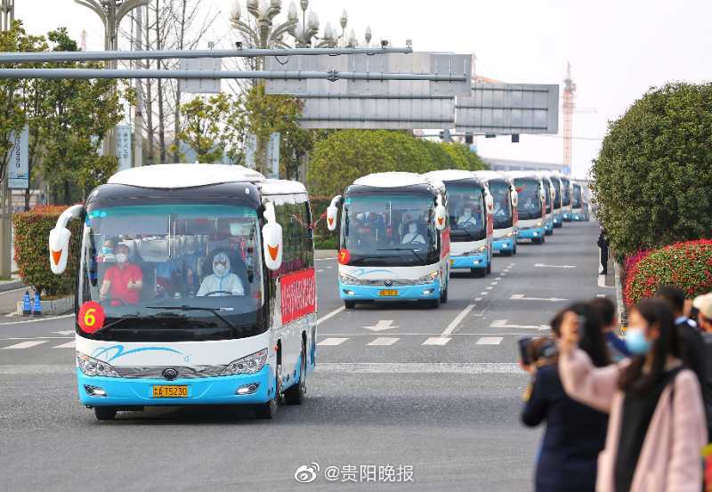 贵安新区自发策划欢迎队“迎”天使回家